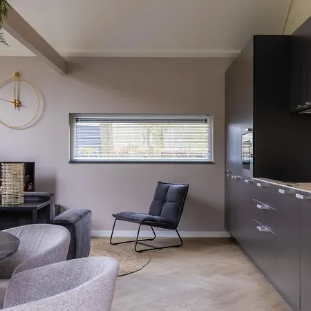 Latour أويرسخوت